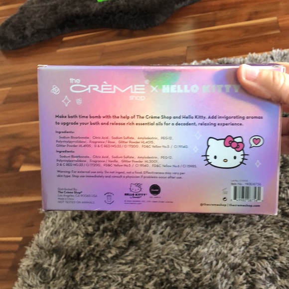 THE CREME SHOP X HELLO KITTY SET OF BATH BOMBS NEW - Picture 3 of 4